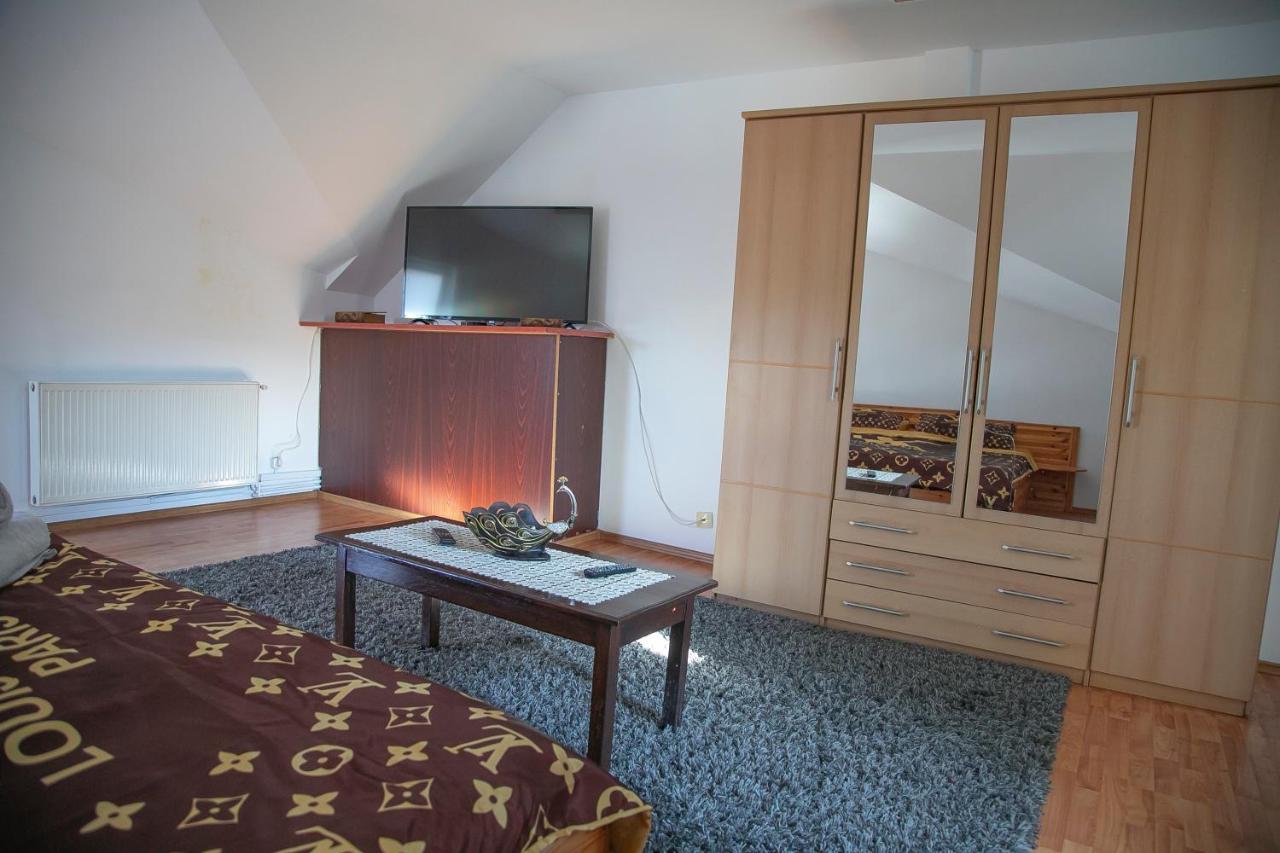 Xxl-House Appartement Târgu-Mureş Buitenkant foto